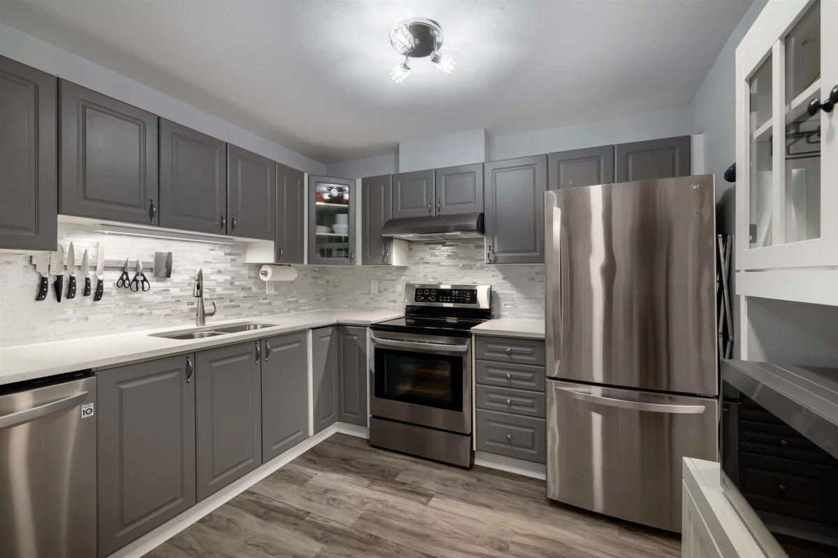 Primary Bathroom Photo of 103 15325 17 Avenue, Surrey, BC