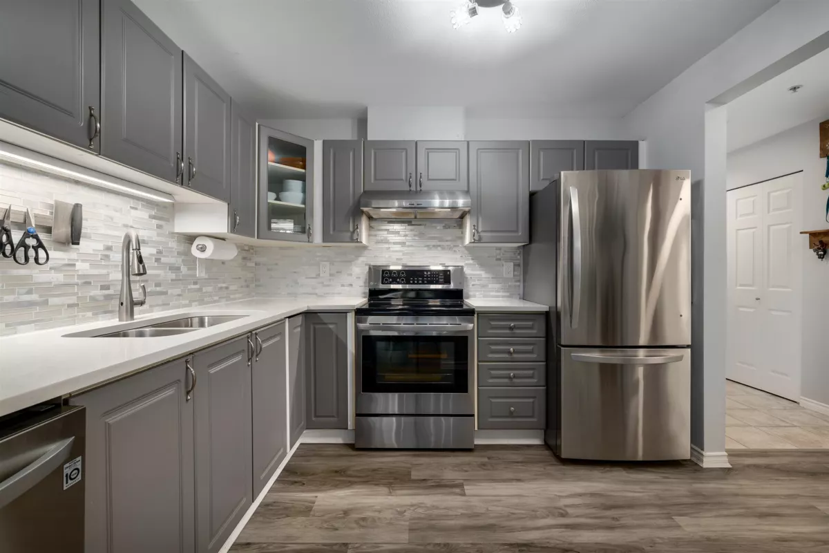 Walk-In Closet Photo of 103 15325 17 Avenue, Surrey, BC