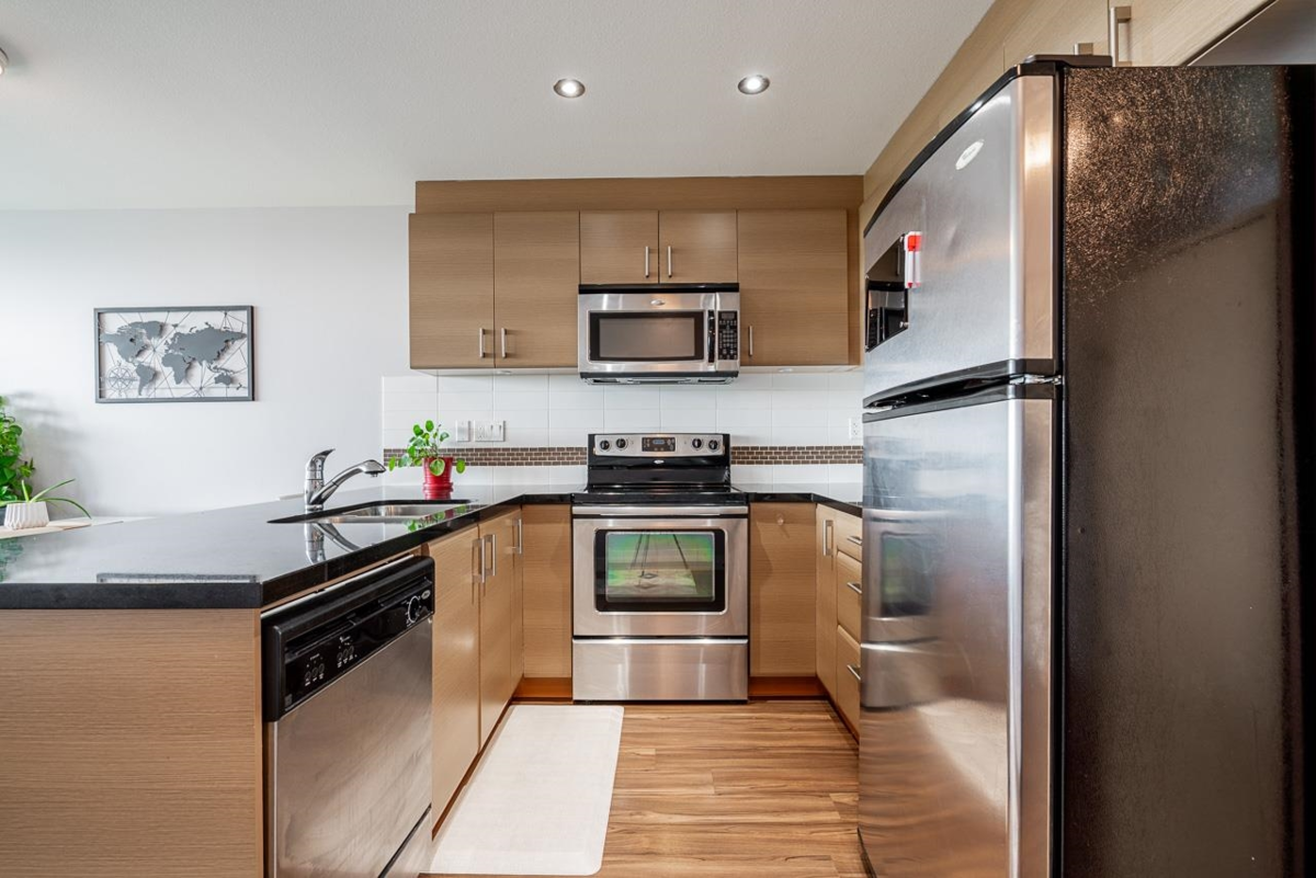 Kitchen Photo of 906 12069 Harris Road, Pitt Meadows, BC