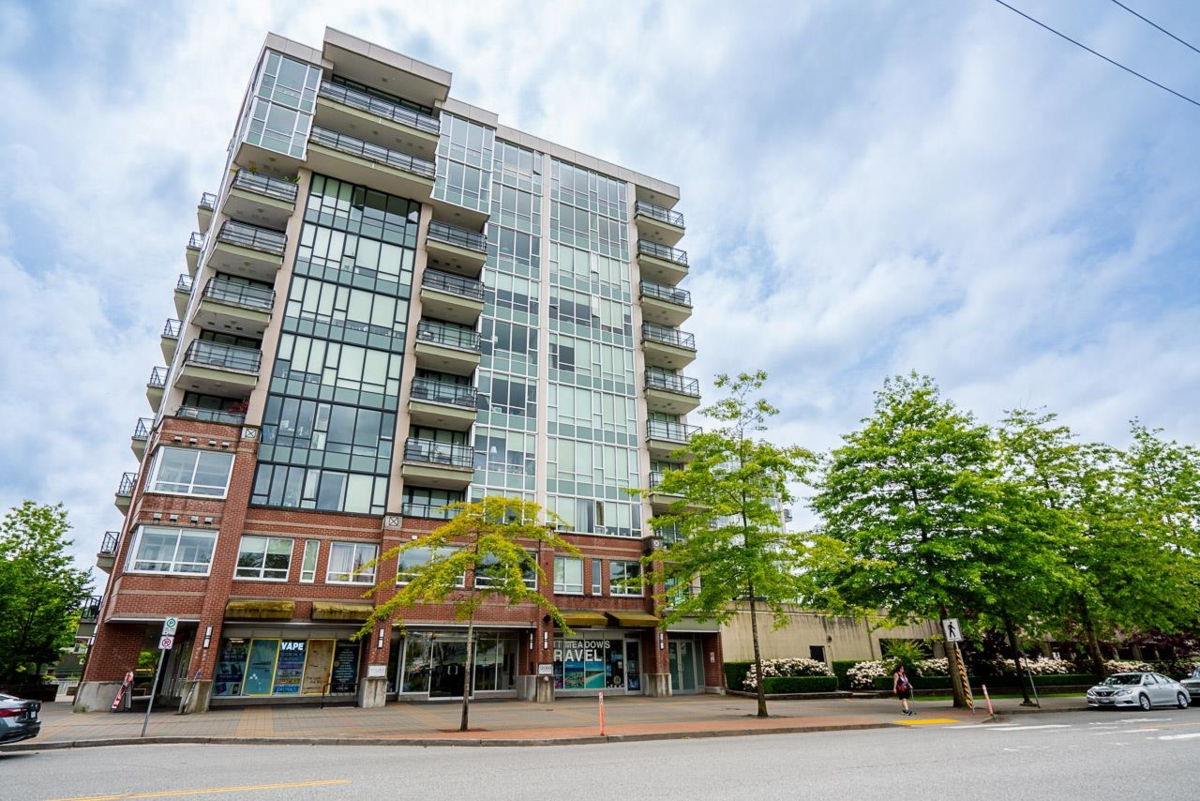 Living Room Photo of 906 12069 Harris Road, Pitt Meadows, BC