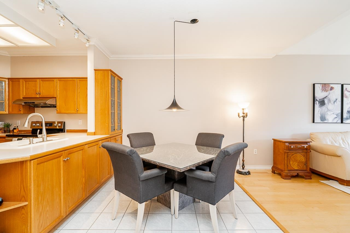 Breakfast Nook Photo of 201 25 Richmond Street, New Westminster, BC