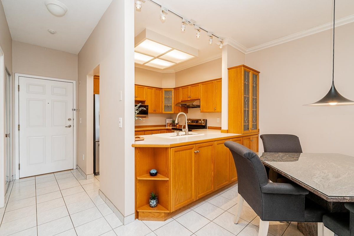 Family Room Photo of 201 25 Richmond Street, New Westminster, BC