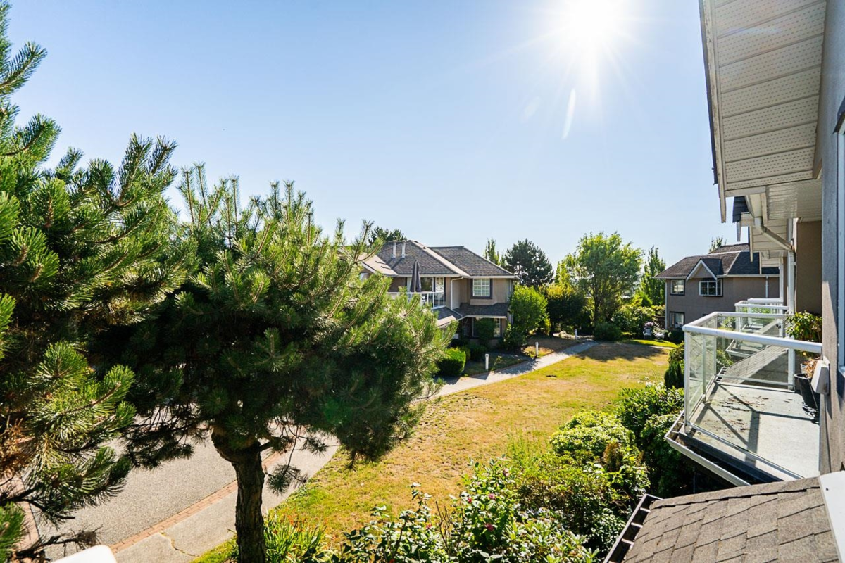 Garden / Landscaping Photo of 201 25 Richmond Street, New Westminster, BC