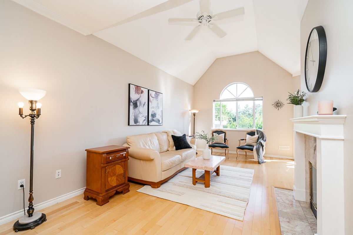 Primary Bathroom Photo of 201 25 Richmond Street, New Westminster, BC