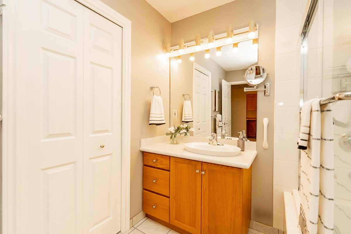 Staircase Photo of 201 25 Richmond Street, New Westminster, BC