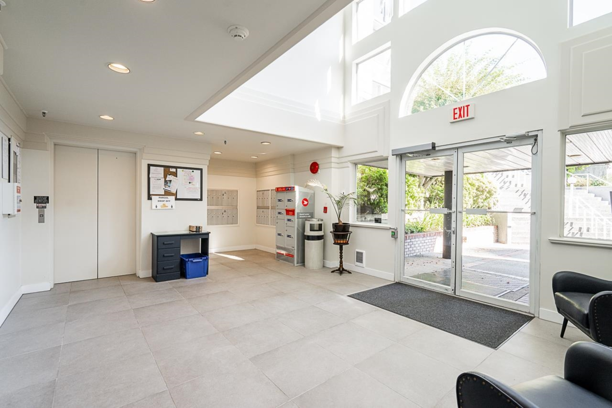 Swimming Pool Photo of 201 25 Richmond Street, New Westminster, BC