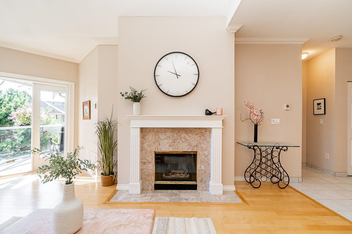 Walk-In Closet Photo of 201 25 Richmond Street, New Westminster, BC