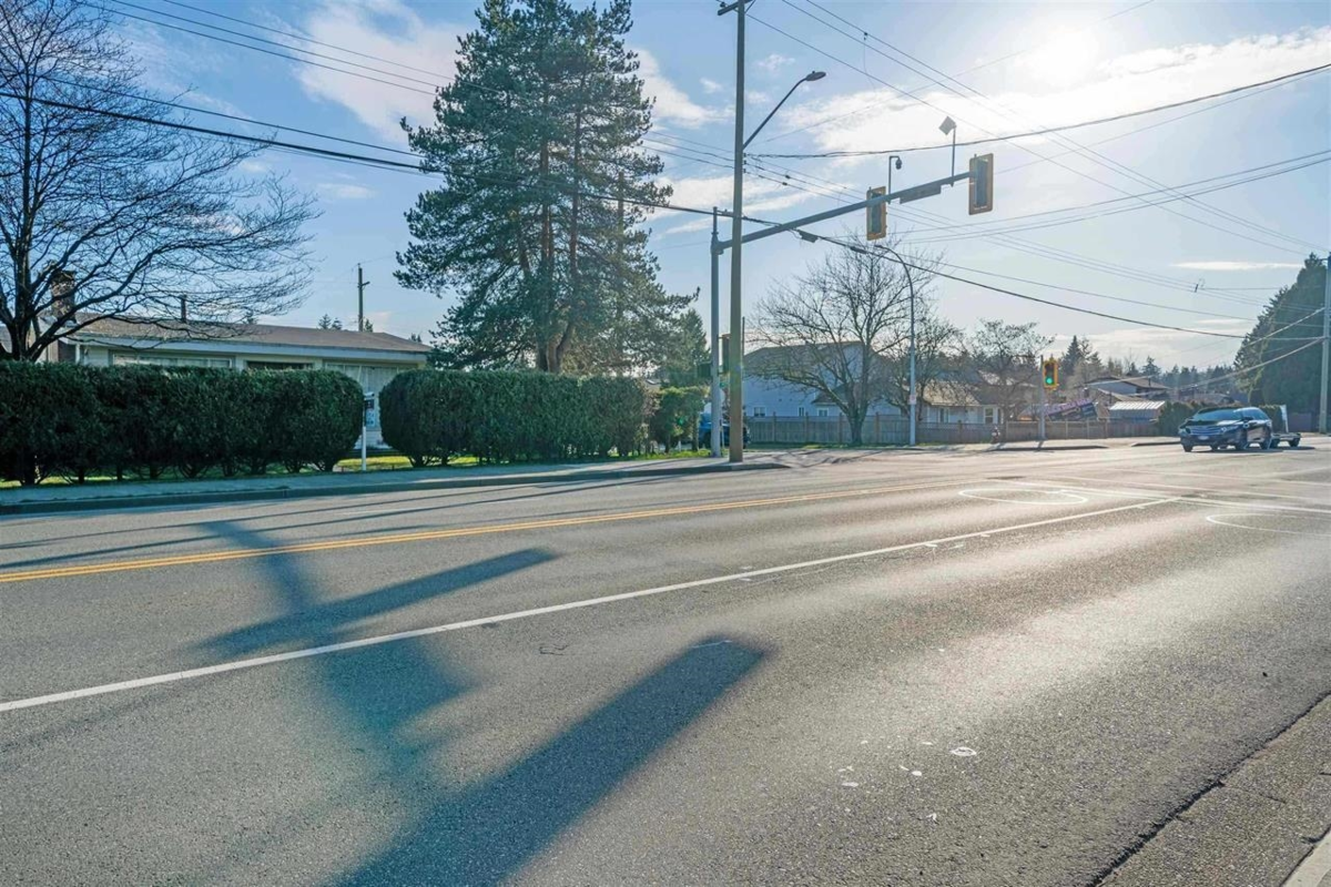 Kitchen Island Photo of 15004 96 Avenue, Surrey, BC