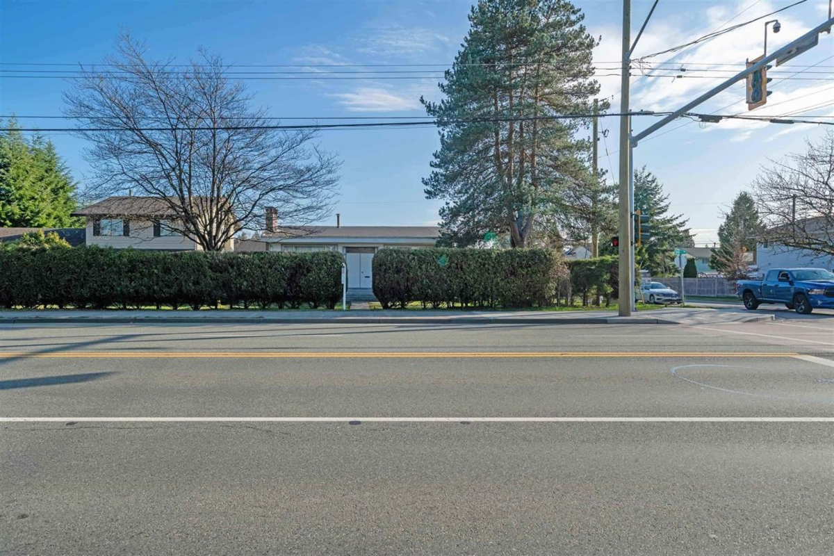 Kitchen Photo of 15004 96 Avenue, Surrey, BC