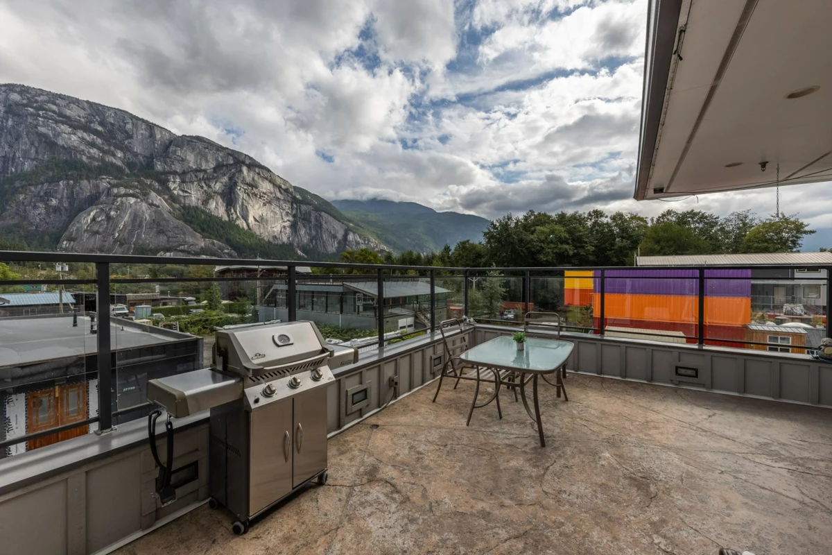 Breakfast Nook Photo of 37738 Third Avenue, Squamish, BC