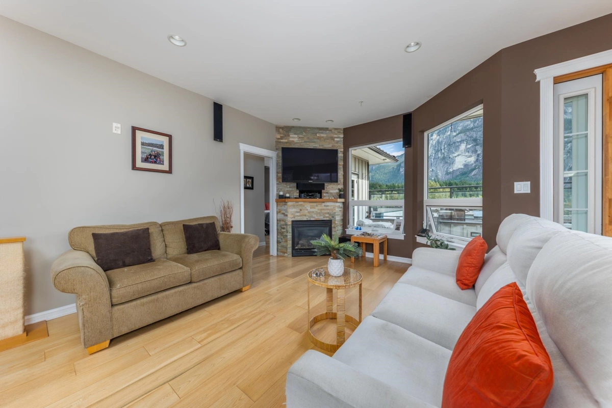 Kitchen Island Photo of 37738 Third Avenue, Squamish, BC