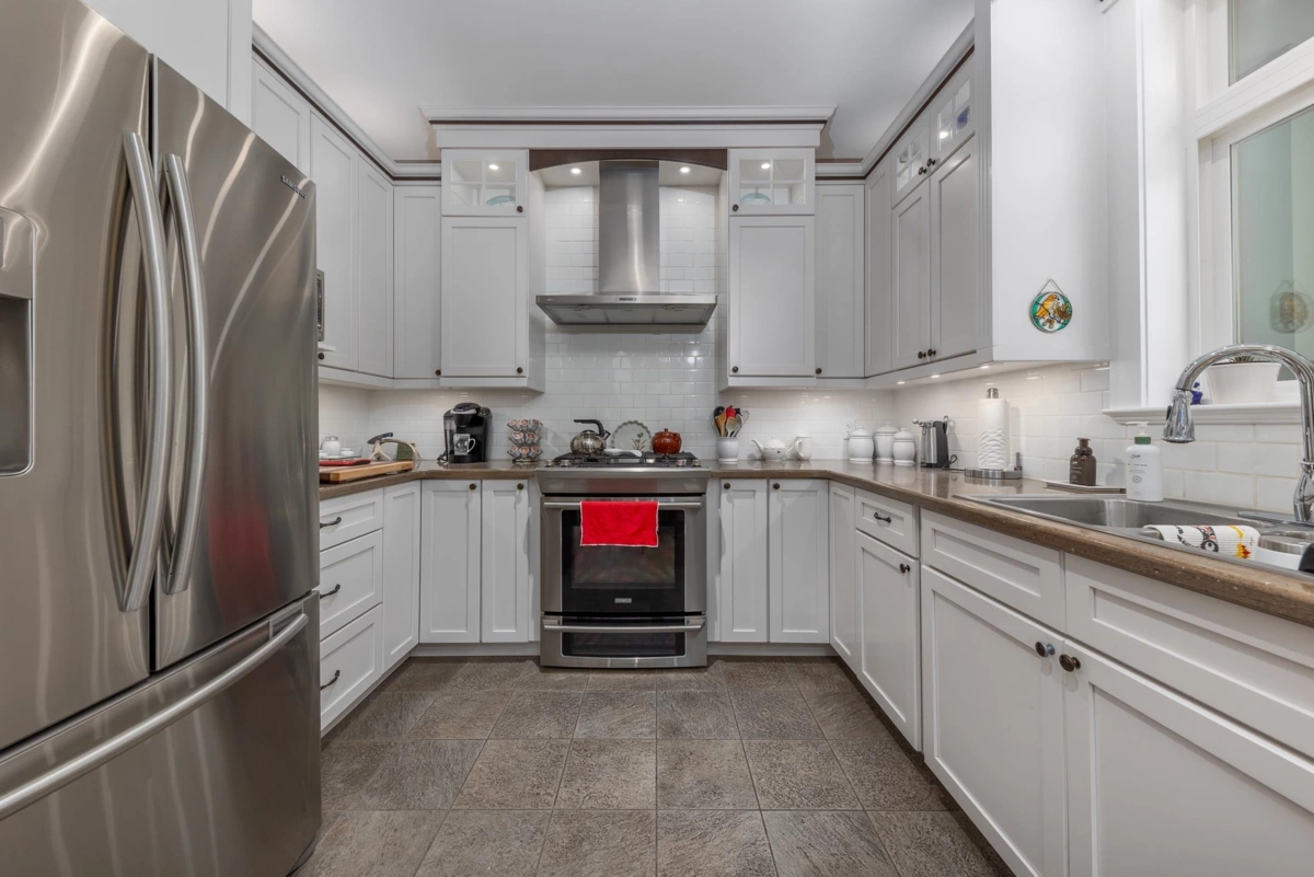 Kitchen Photo of 37738 Third Avenue, Squamish, BC