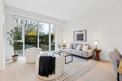 TH1431 Hunter Street, North Vancouver, BC