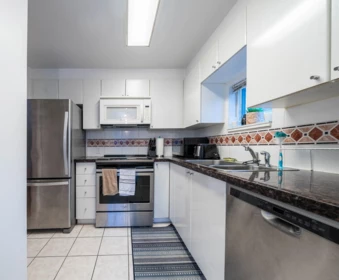 Kitchen Photo of 903 1166 Melville Street, Vancouver, BC