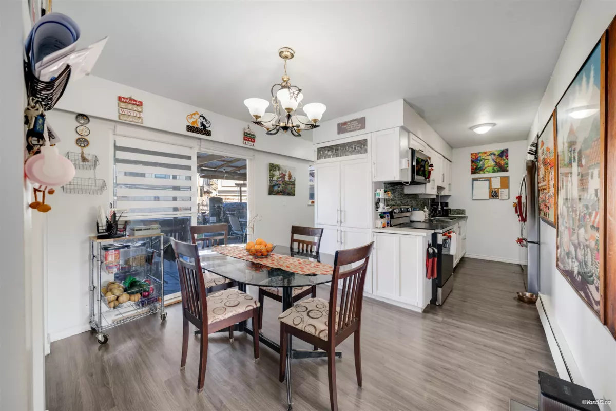 Kitchen Island Photo of 11491 Seabrook Crescent, Richmond, BC