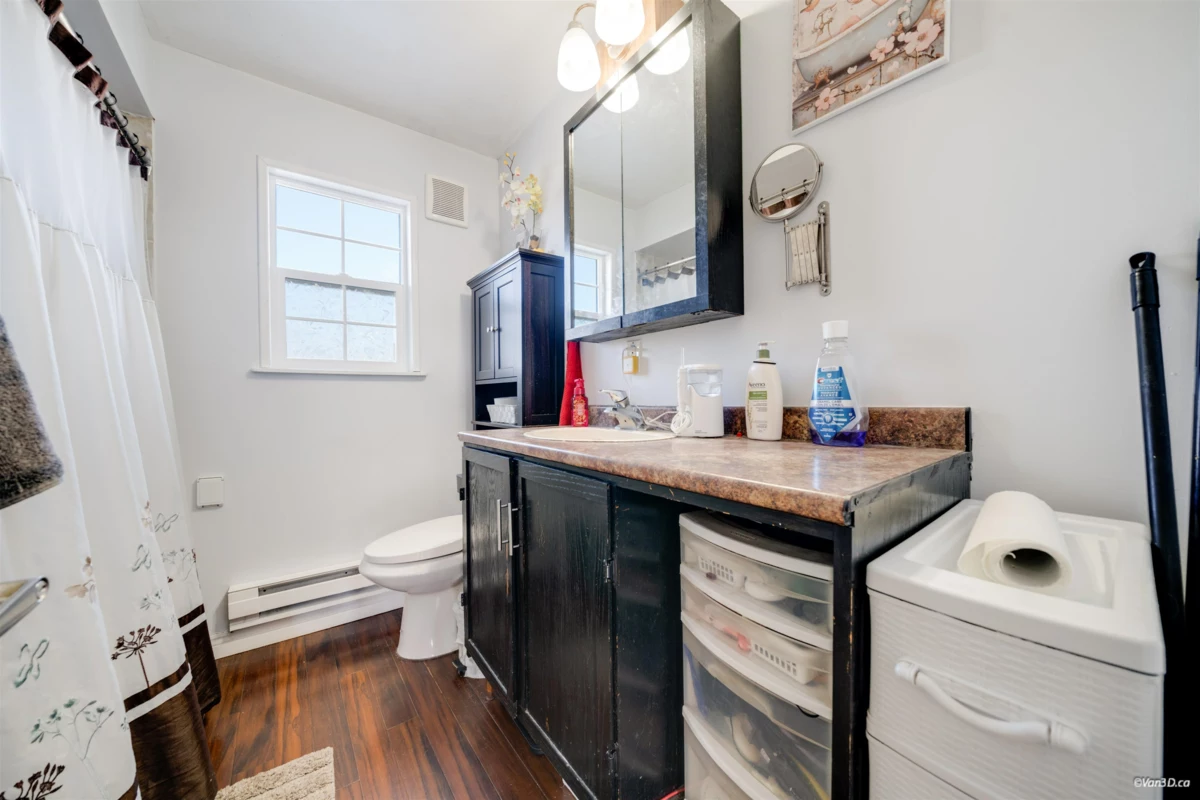 Powder Room Photo of 11491 Seabrook Crescent, Richmond, BC