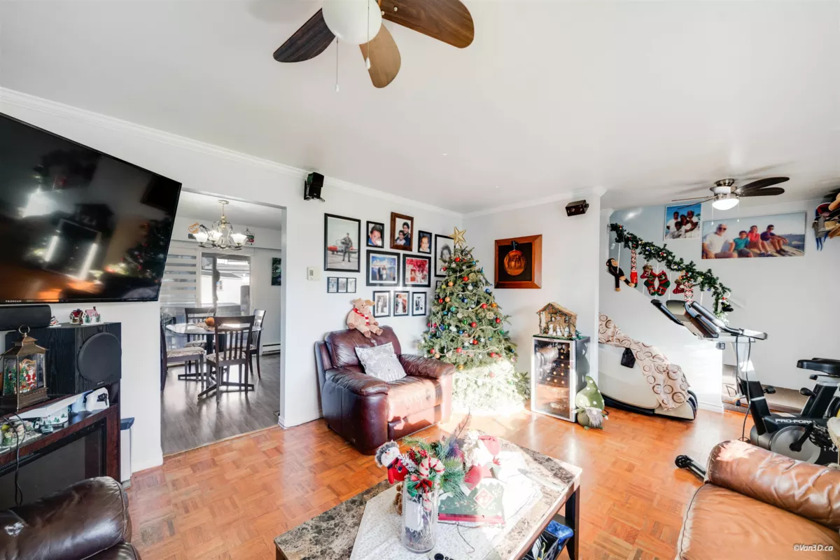 Walk-In Closet Photo of 11491 Seabrook Crescent, Richmond, BC