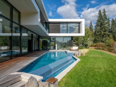 Garden / Landscaping Photo of 8080 Cypress Place, Whistler, BC