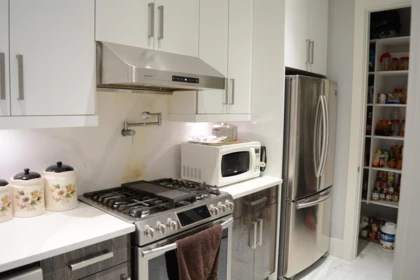Guest Bathroom Photo of 14548 110a Avenue, Surrey, BC