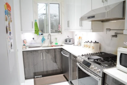 Powder Room Photo of 14548 110a Avenue, Surrey, BC