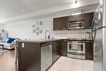 Kitchen Island Photo of 105 33539 Holland Avenue, Abbotsford, BC