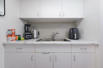 Kitchen Photo of 801 789 Drake Street, Vancouver, BC