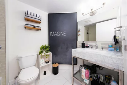 Walk-In Closet Photo of 801 789 Drake Street, Vancouver, BC