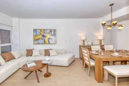 368 422 E 3rd Street, North Vancouver, BC