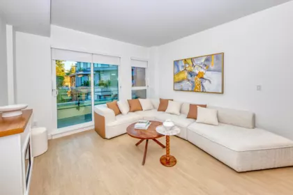 368 422 E 3rd Street, North Vancouver, BC