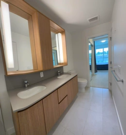 Primary Bathroom Photo of 503 516 Foster Avenue, Coquitlam, BC