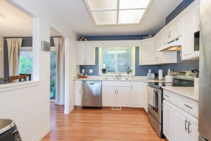 Kitchen Island Photo of 23 34250 Hazelwood Avenue, Abbotsford, BC