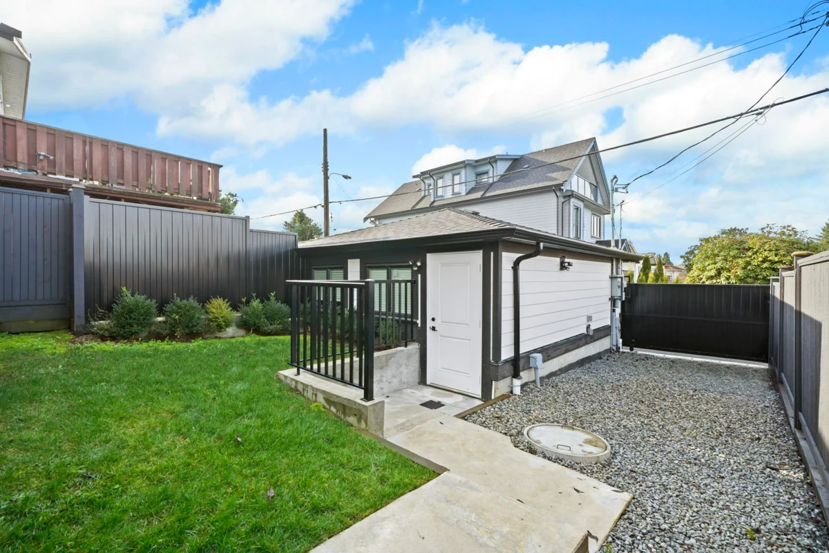 Garden / Landscaping Photo of 3192 E 23rd Avenue, Vancouver, BC