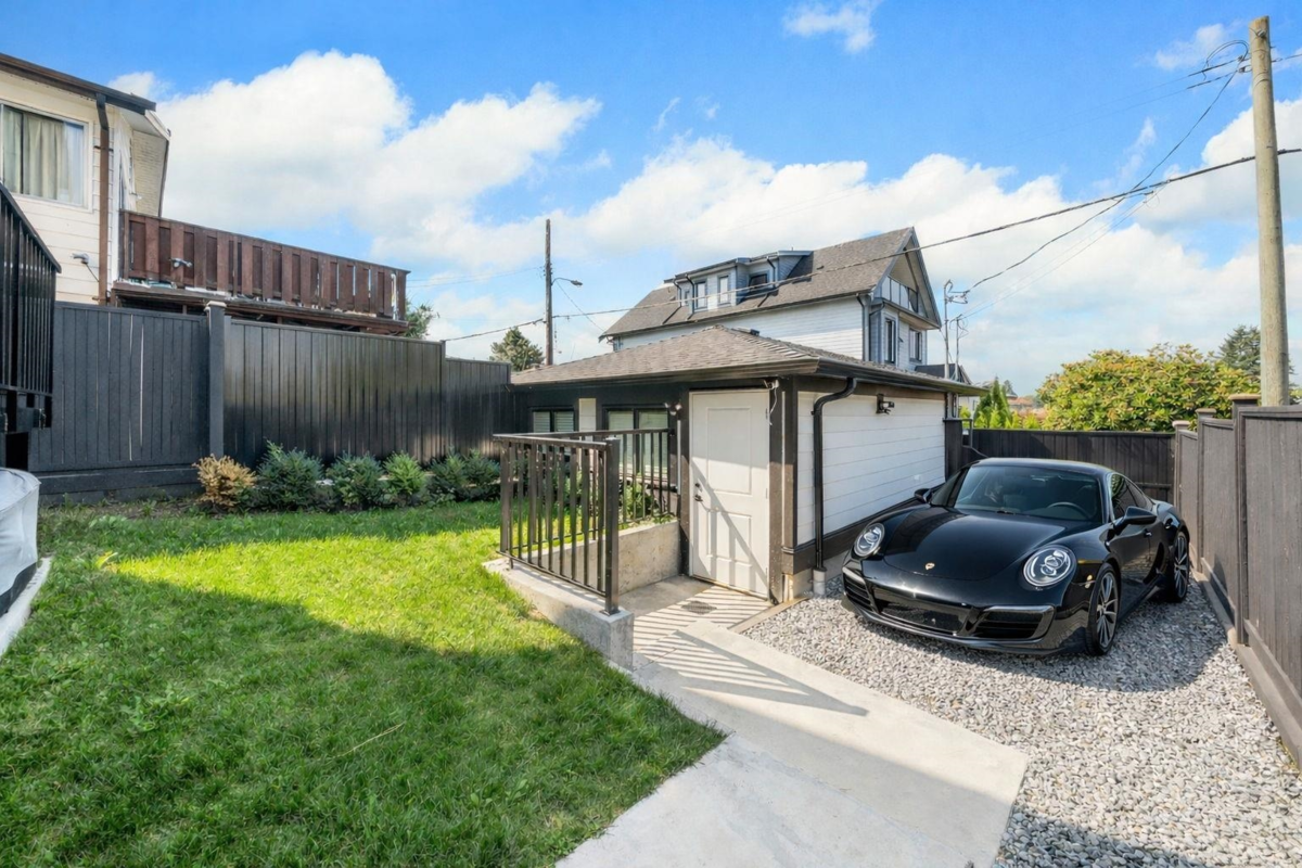 Hot Tub / Spa Photo of 3192 E 23rd Avenue, Vancouver, BC