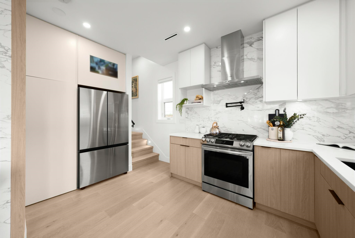 Walk-In Closet Photo of 3192 E 23rd Avenue, Vancouver, BC