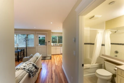 Hallway Photo of 3939 W 14th Avenue, Vancouver, BC