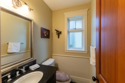 Primary Bathroom Photo of 3939 W 14th Avenue, Vancouver, BC