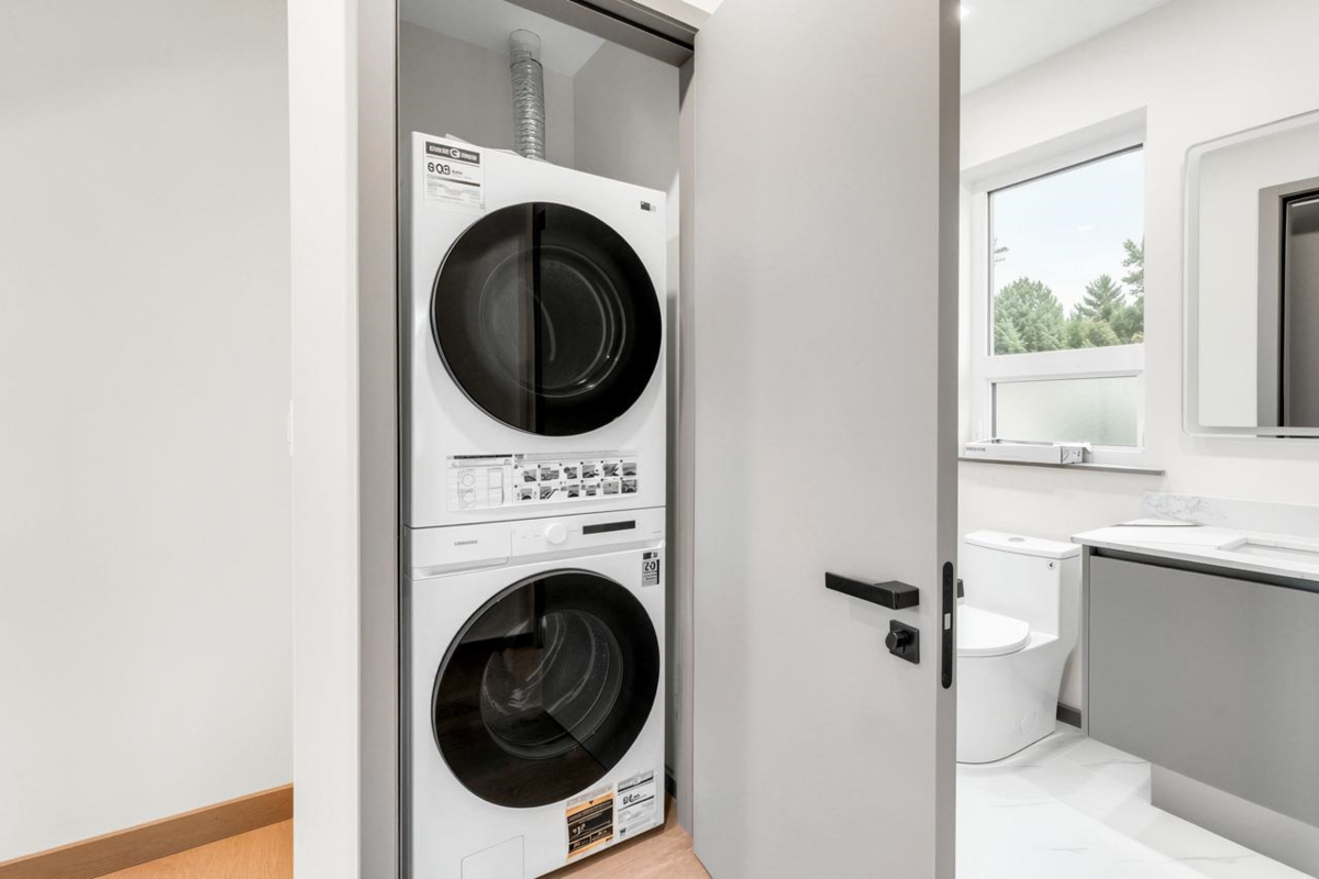 Basement Recreation Room Photo of 2 3547 E Georgia Street, Vancouver, BC