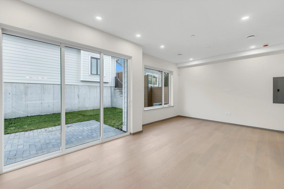 Bedroom 3 Photo of 2 3547 E Georgia Street, Vancouver, BC