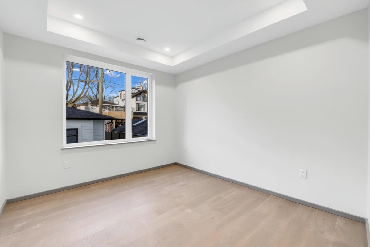Entry Foyer Photo of 2 3547 E Georgia Street, Vancouver, BC
