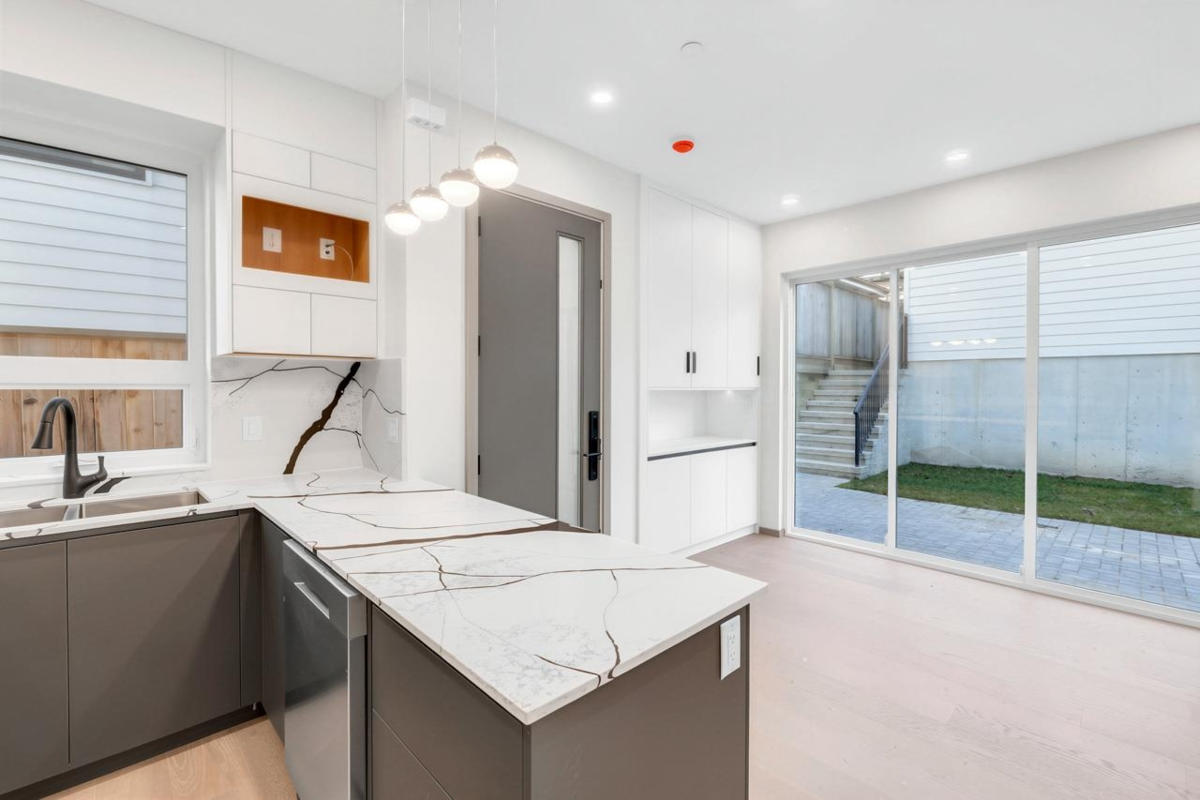 Guest Bathroom Photo of 2 3547 E Georgia Street, Vancouver, BC