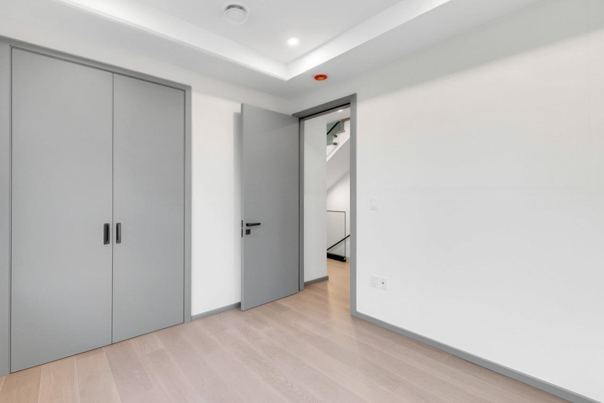 Mudroom Photo of 2 3547 E Georgia Street, Vancouver, BC