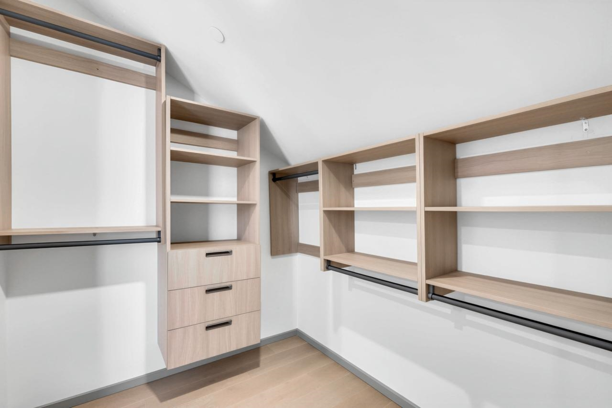 Outdoor Deck Photo of 2 3547 E Georgia Street, Vancouver, BC