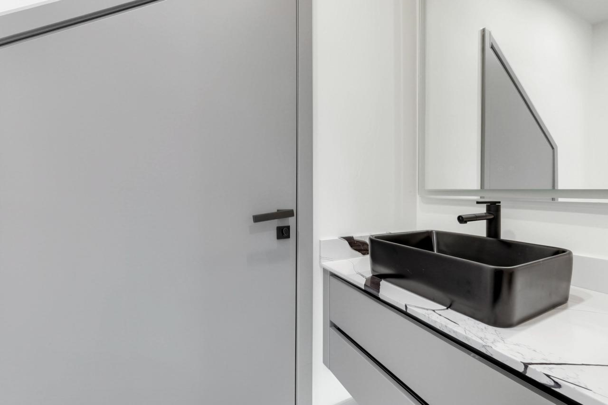 Powder Room Photo of 2 3547 E Georgia Street, Vancouver, BC