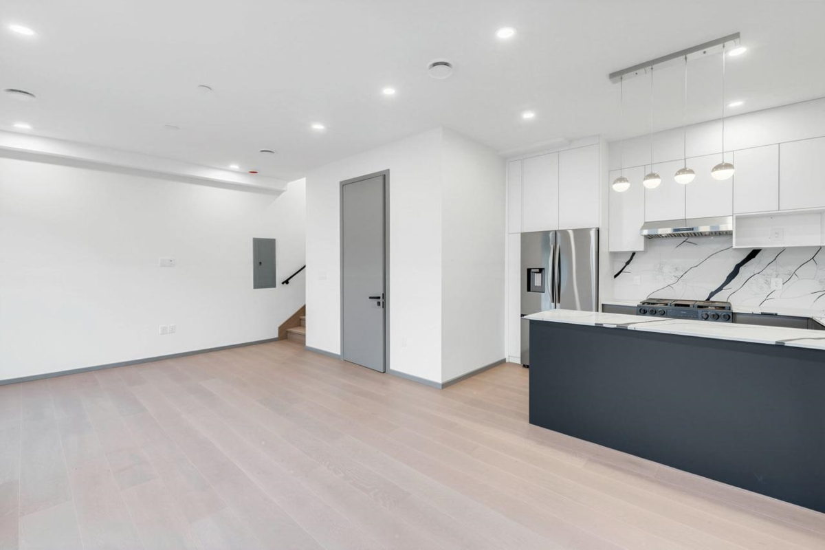 Primary Bedroom Photo of 2 3547 E Georgia Street, Vancouver, BC