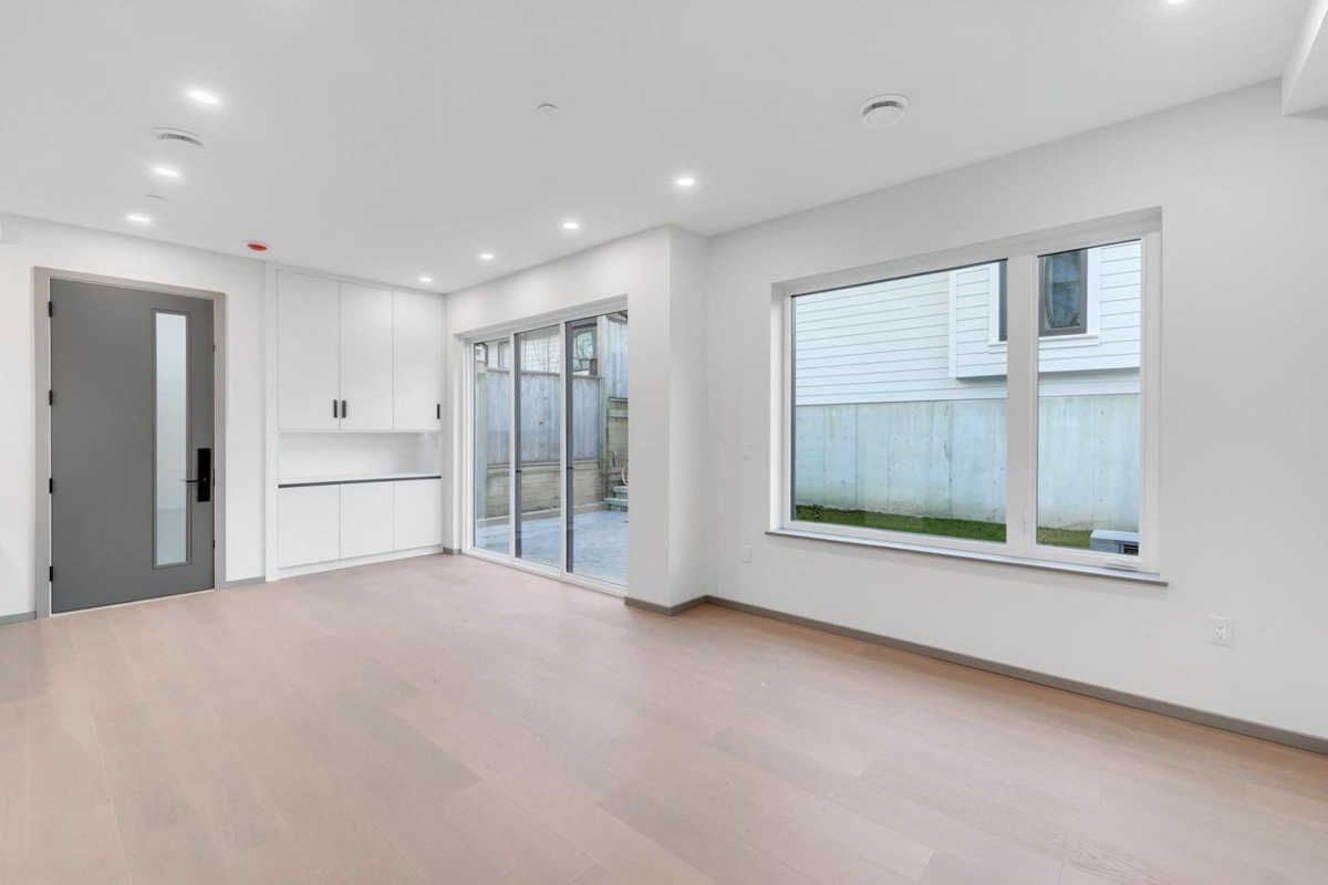 Walk-In Closet Photo of 2 3547 E Georgia Street, Vancouver, BC