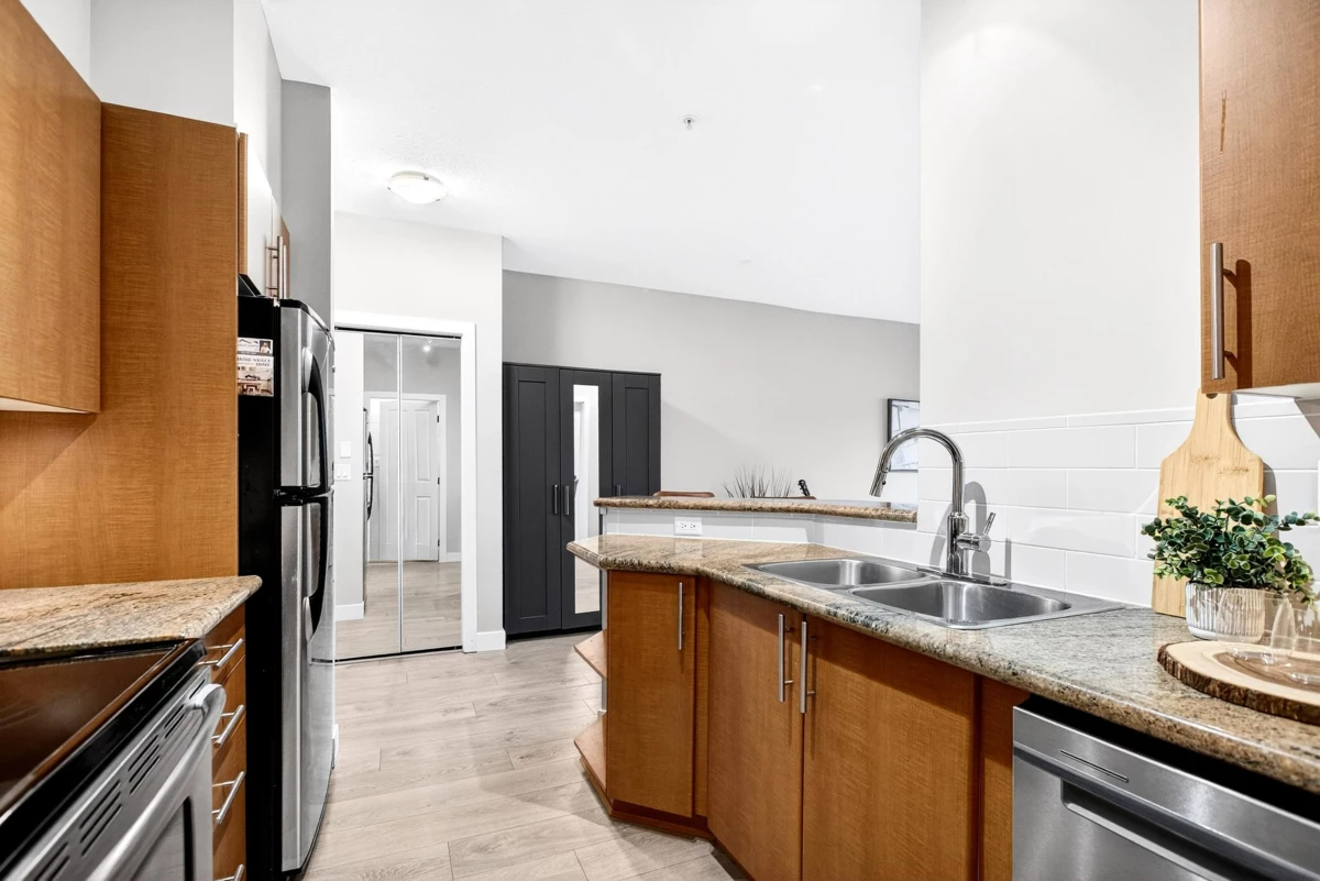 Dining Area Photo of 311 2478 Shaughnessy Street, Port Coquitlam, BC