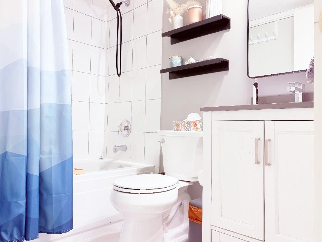 Powder Room Photo of 307 210 Carnarvon Street, New Westminster, BC