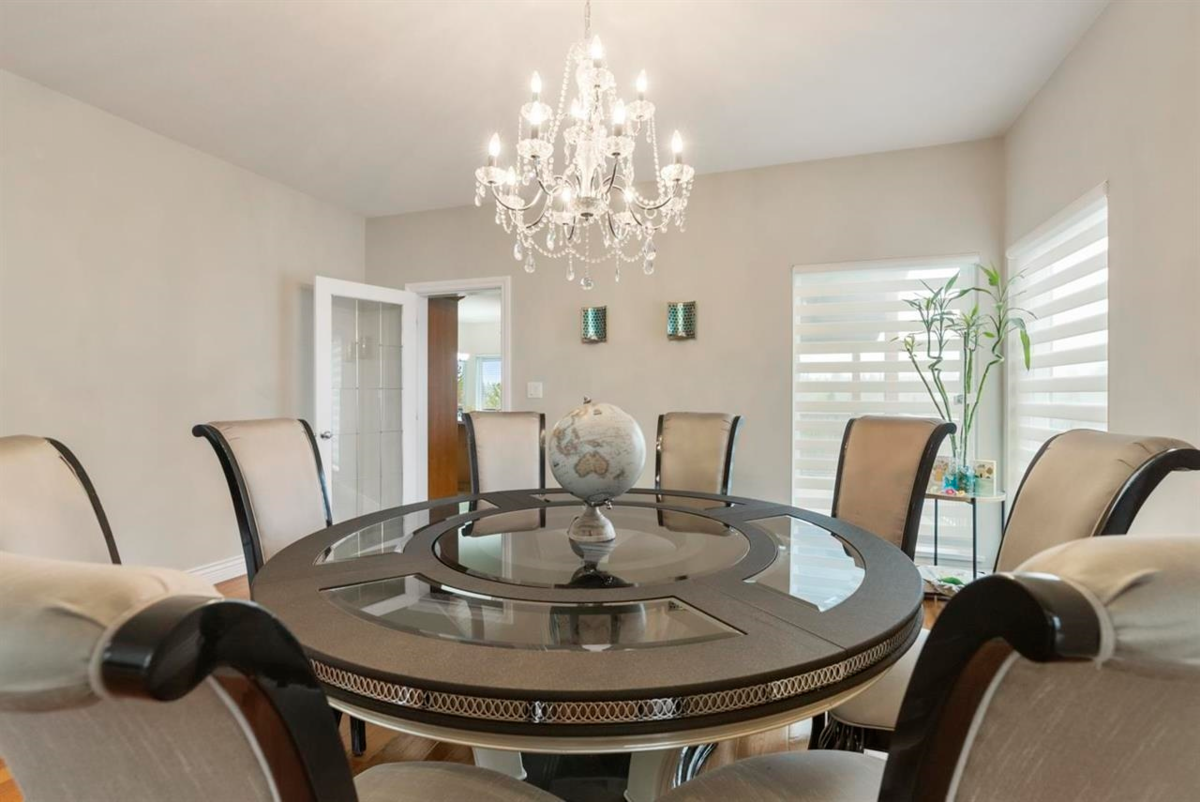 Dining Area Photo of 14330 82 Avenue, Surrey, BC