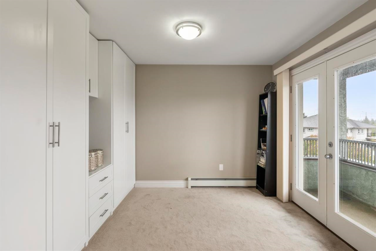 Entry Foyer Photo of 14330 82 Avenue, Surrey, BC