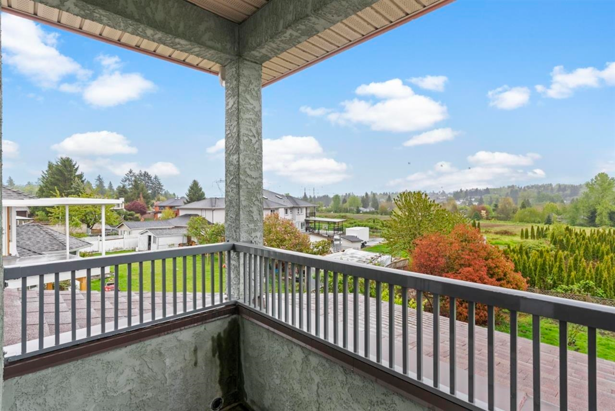 Staircase Photo of 14330 82 Avenue, Surrey, BC